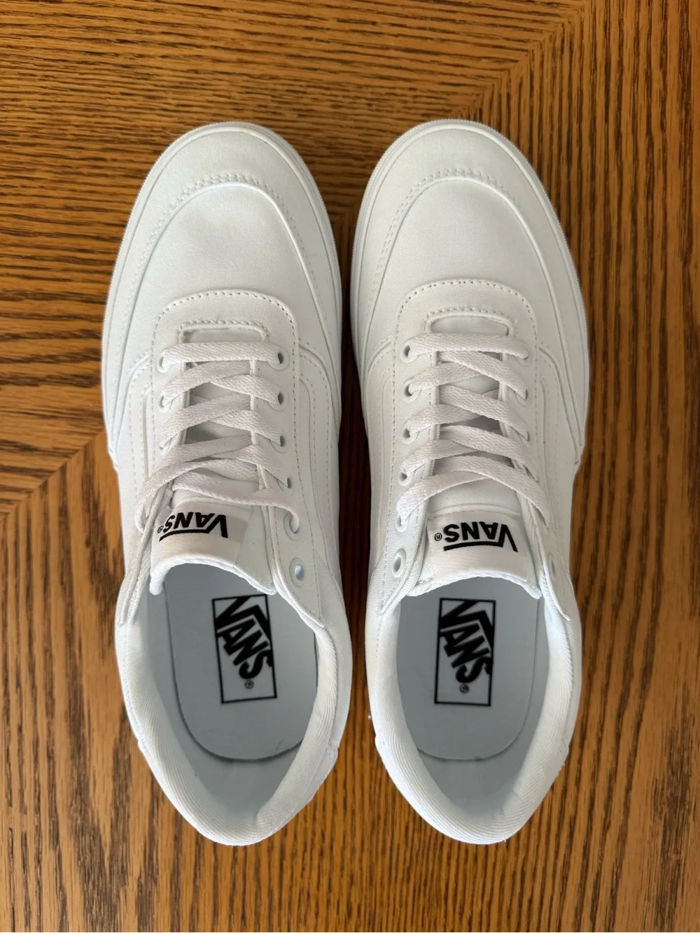VANS Brooklyn Sneakers - White Canvas